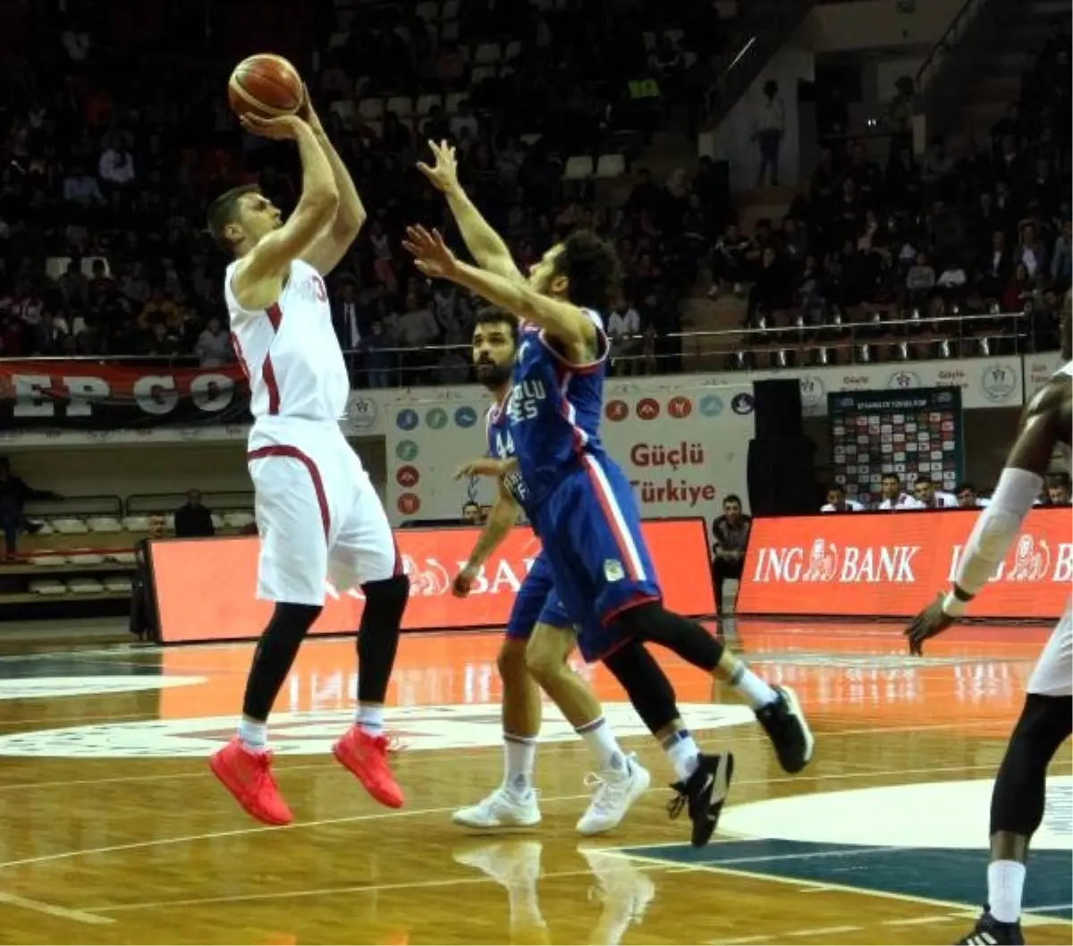 Gaziantep Basketbol - Anadolu Efes: 65-66