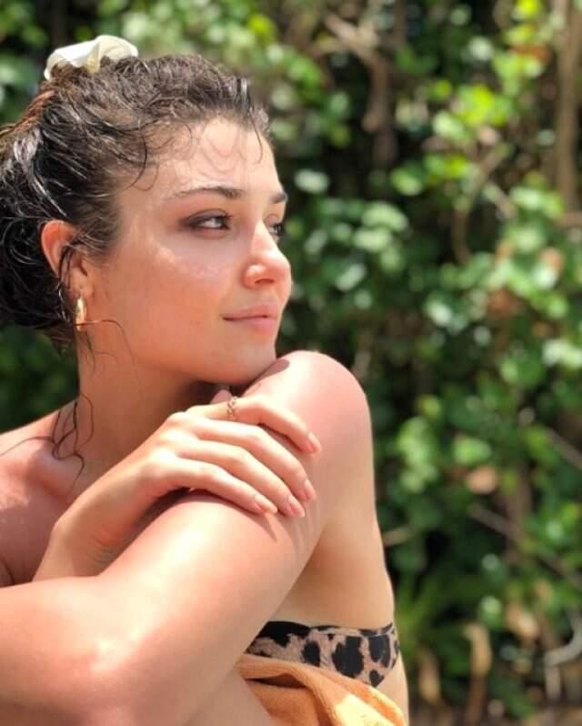 Hande Erçel'in Makyajsız Hali Sosyal Medyada Gündem Oldu