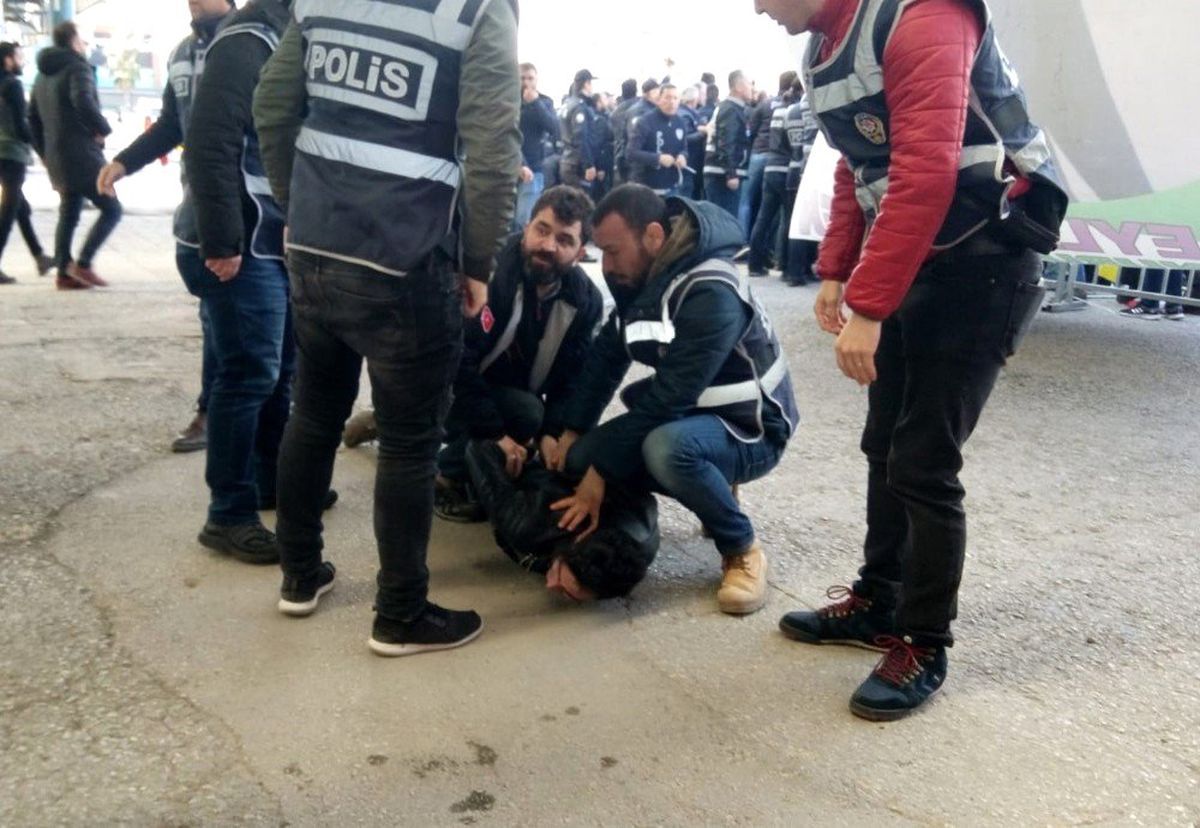 Hdp Mitinginde Öcalan Lehine Slogan Atan 8 Kişi Gözaltına Alındı