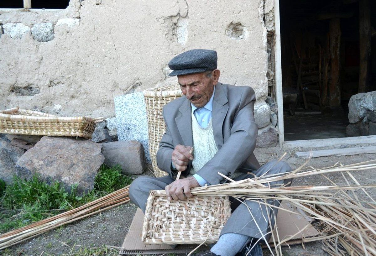 İlçenin Son Hasırcısı Yetiştirecek Eleman Bulamıyor