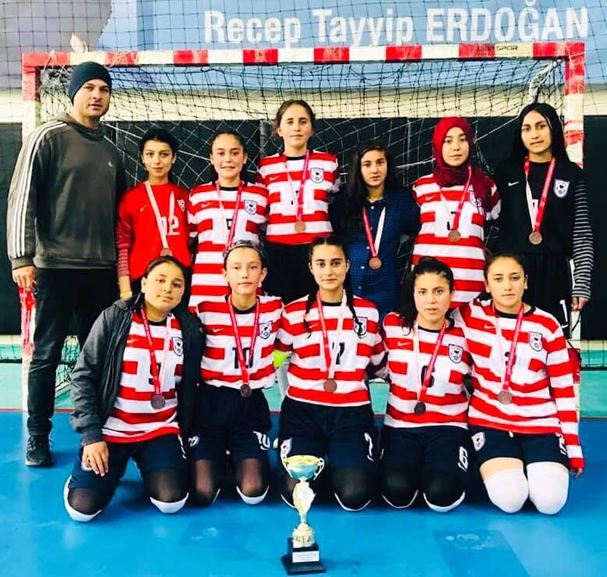 Karaisalı\'da Bir Köy Okulu Futsalda Adana Üçüncüsü Oldu