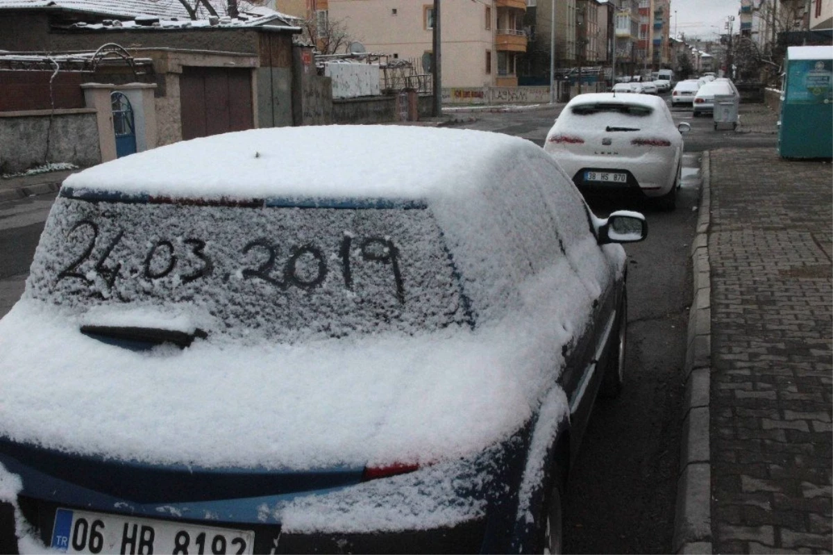 Kayseri\'de Mart Ayının Son Günlerinde Kar Yağdı