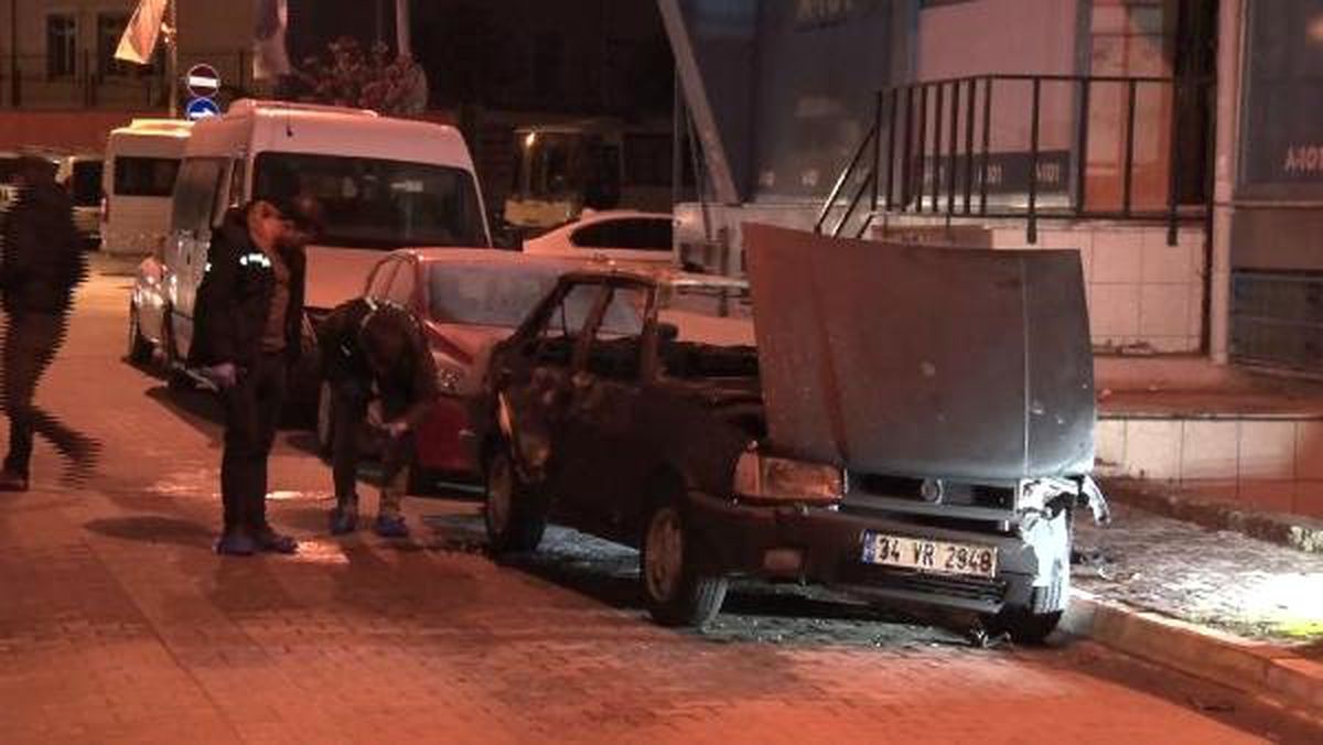 Küçükçekmece\'de Otomobil Yangını