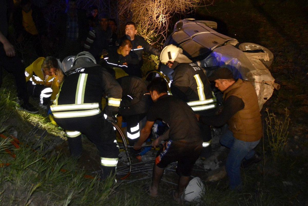 Muğla\'da Otomobil Şarampole Devrildi: 1 Ölü, 2 Yaralı