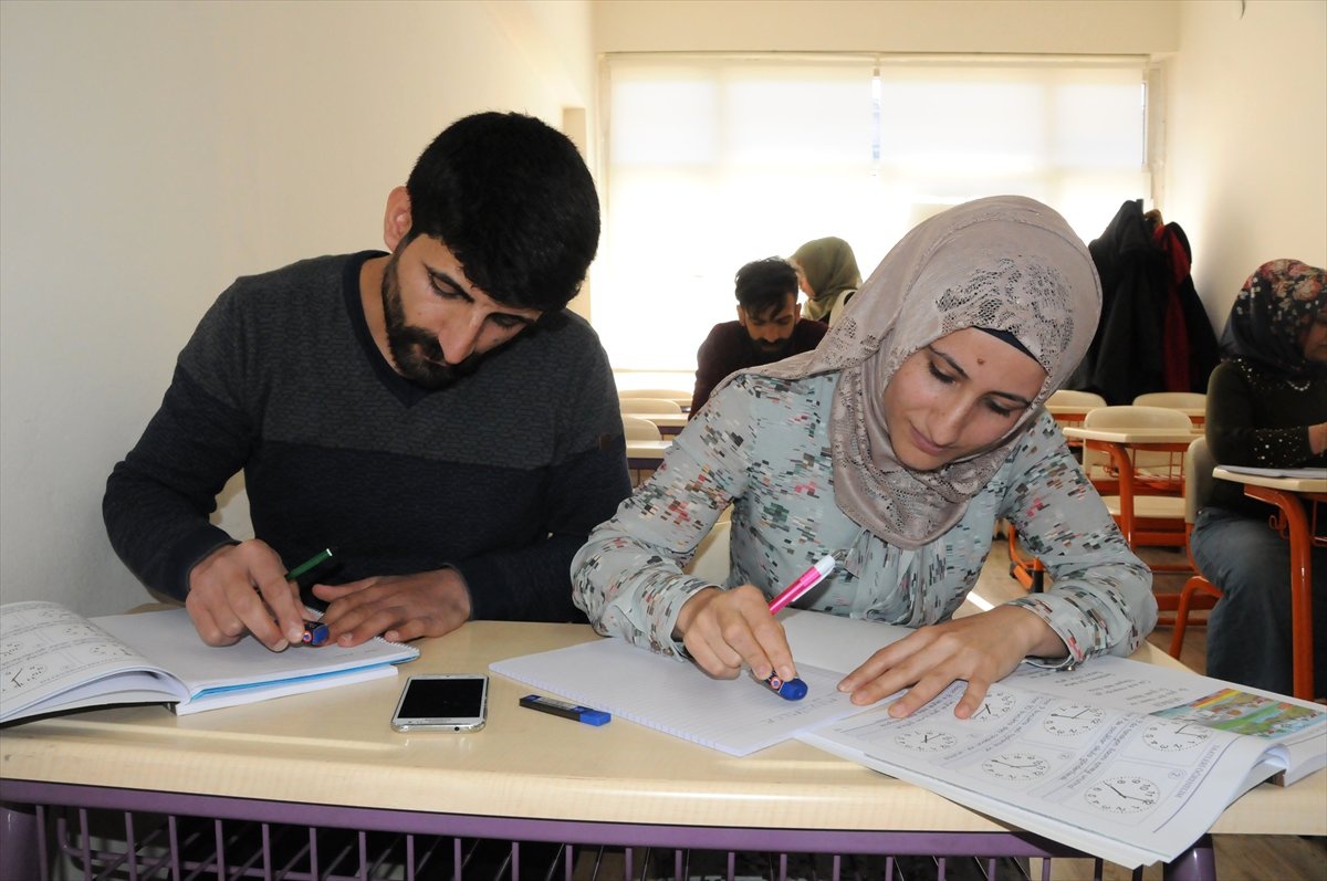Önce Hayatı Sonra Aynı Sırayı Paylaştılar