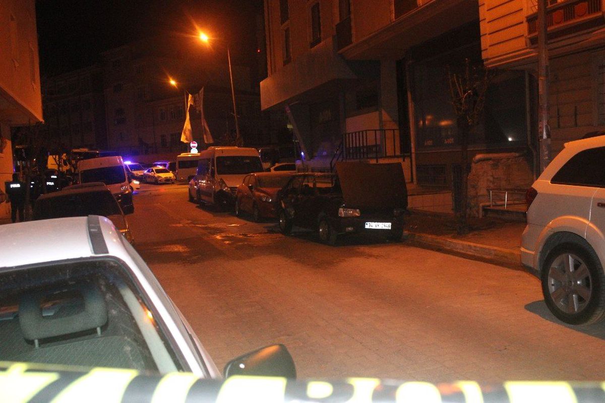 Park Halindeki Lpg\'li Araç Alev Alev Yandı