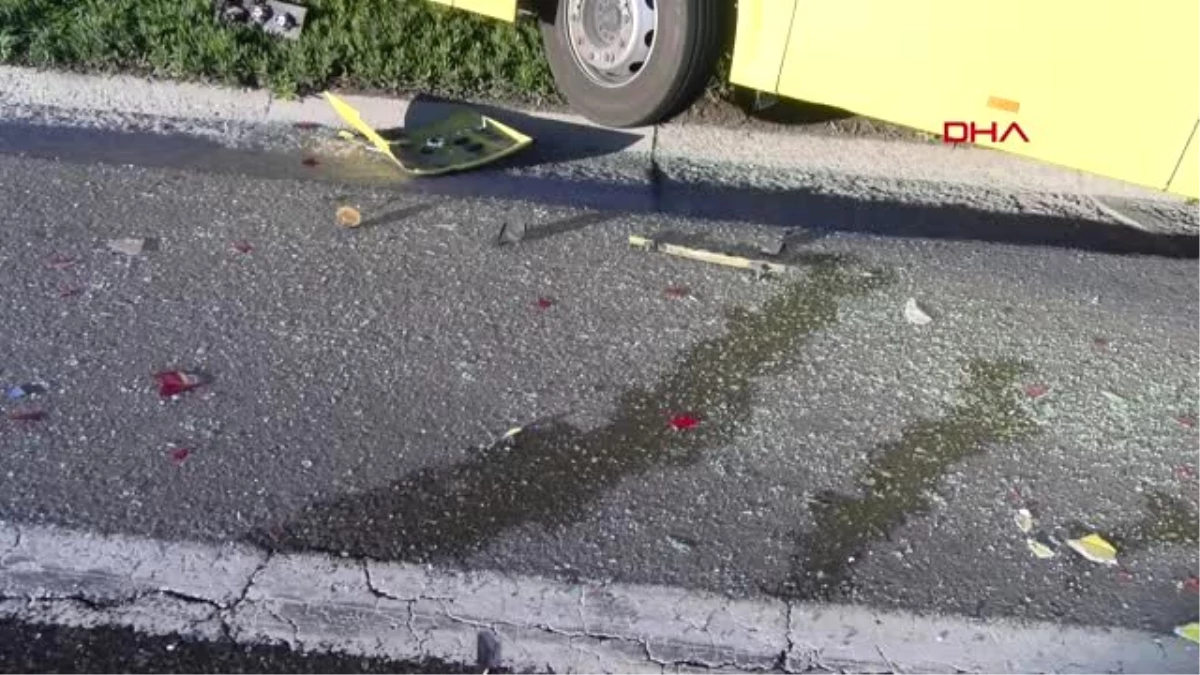 Sancaktepe Tem\'de İett Otobüsü Servis Minibüsüne Çarptı 4 Yaralı