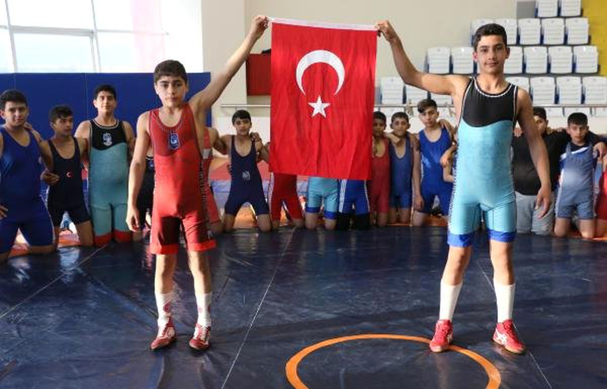 Savaştan Kaçıp Madalyaya Koştular