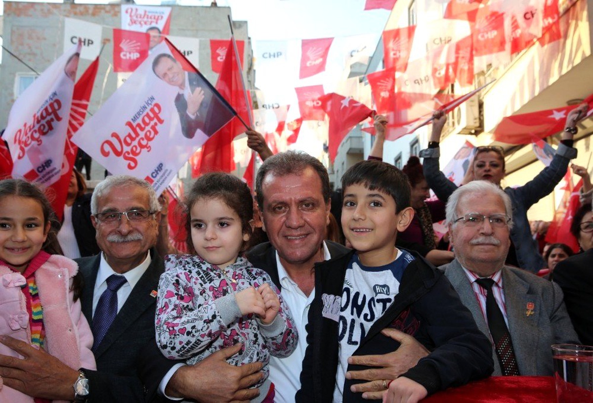 Seçer İddialı Konuştu: "1 Nisan\'da Vahap Seçer Büyükşehir Belediye Başkanı Olacak"