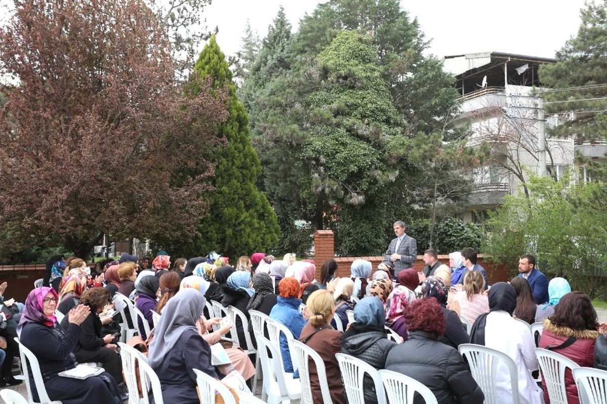 Serdivan\'da Her Toplantı Miting Gibi Geçiyor