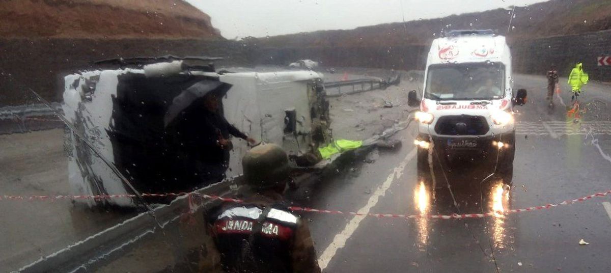 Şırnak\'ta Askeri Araç Devrildi: 1 Şehit, 20 Yaralı