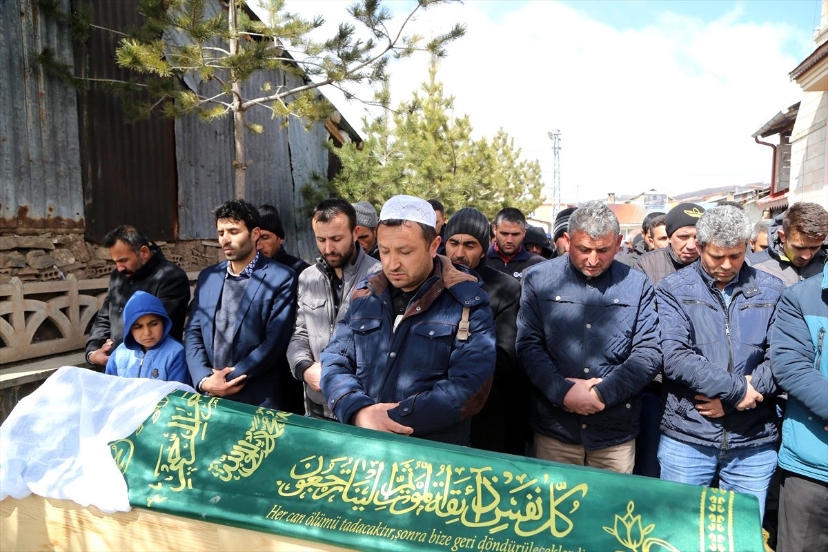 Sivas\'ta Düştükleri Kuyuda Yaşamını Yitiren İki Kuzen Toprağa Verildi