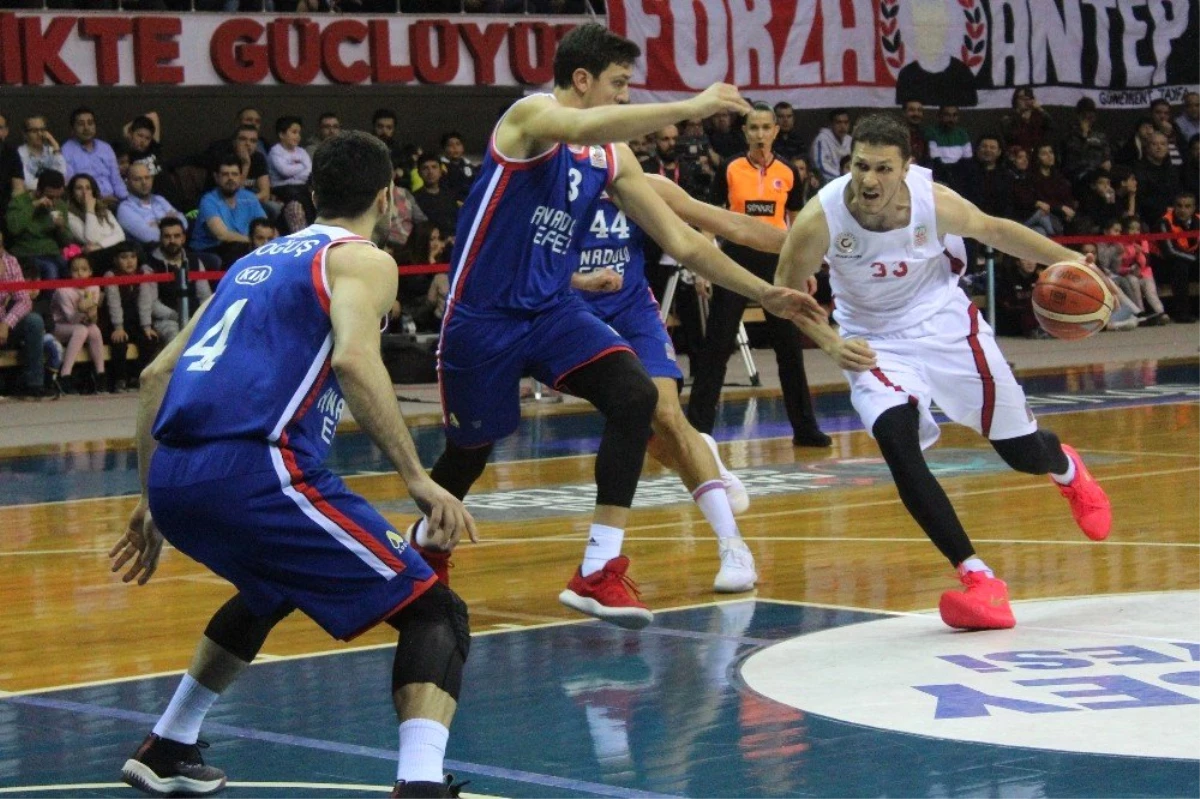 Tahincioğlu Basketbol Süper Ligi: Gaziantep Basketbol: 65 - Anadolu Efes: 66