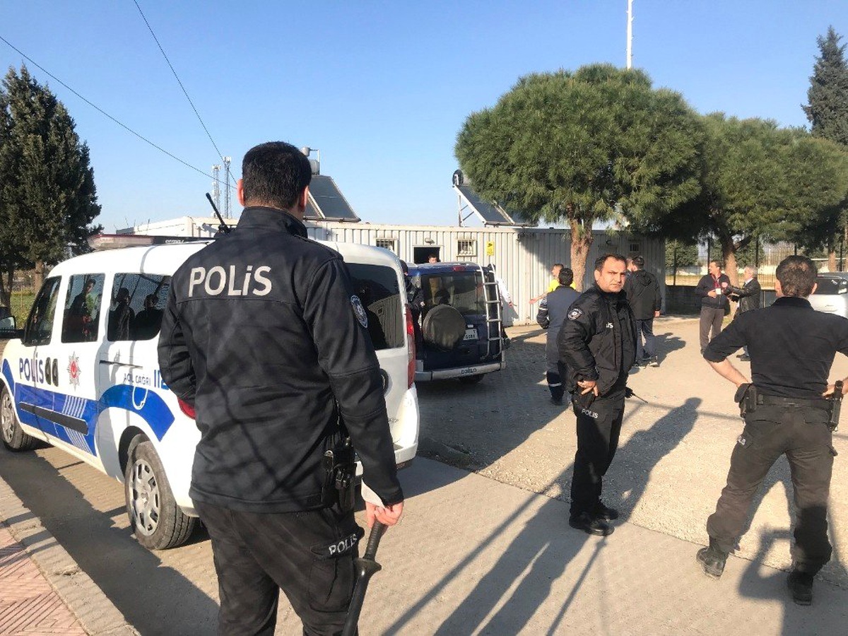 Taraftar Sahaya Bıçakla Girdi İddiası
