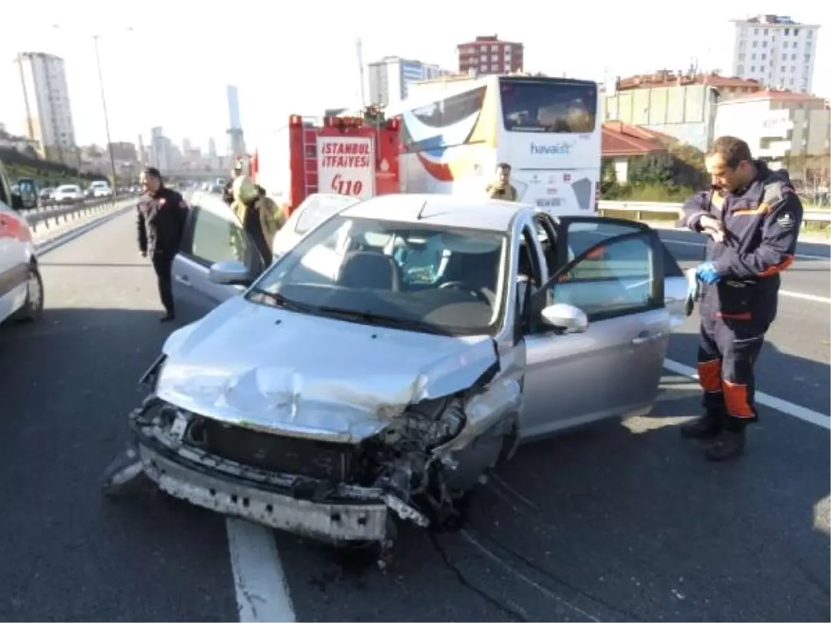 Ümraniye Tem Otoyolundaki Kaza, Trafik Yoğunluğuna Neden Oldu