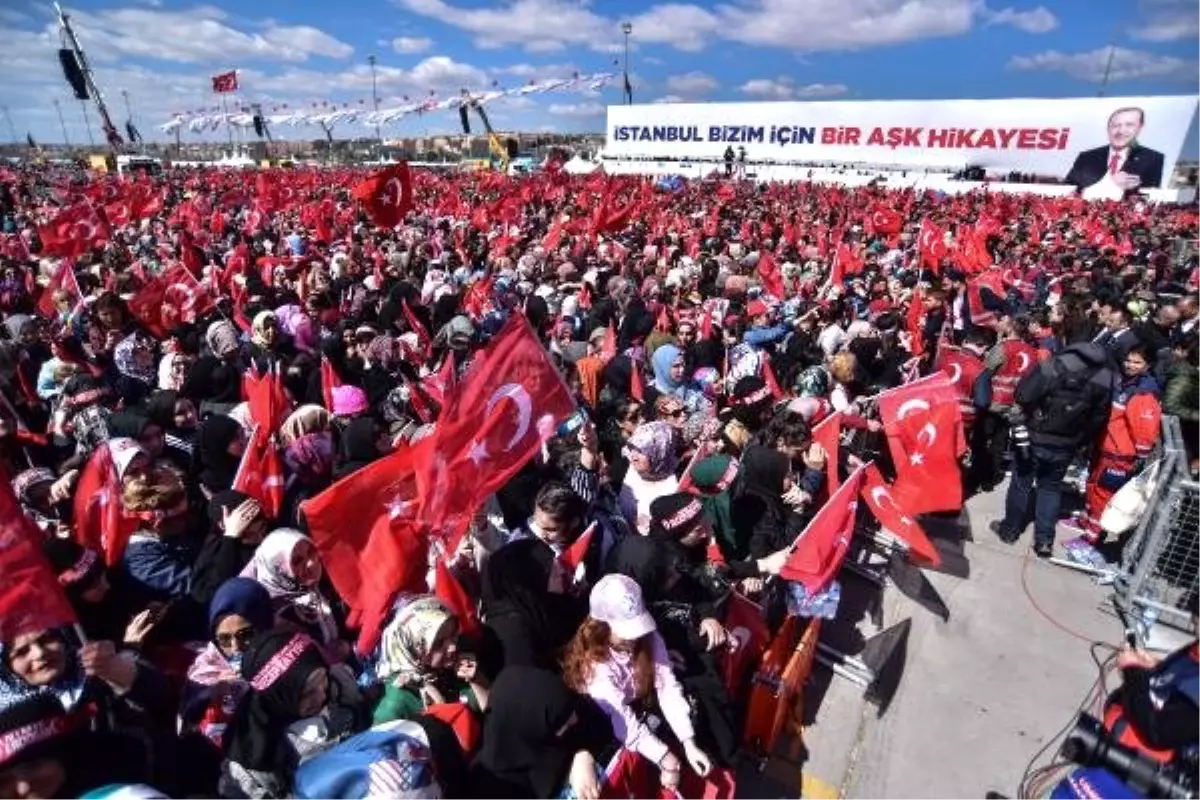 Yenikapı\'da Miting İçin Toplanmalar Sürüyor