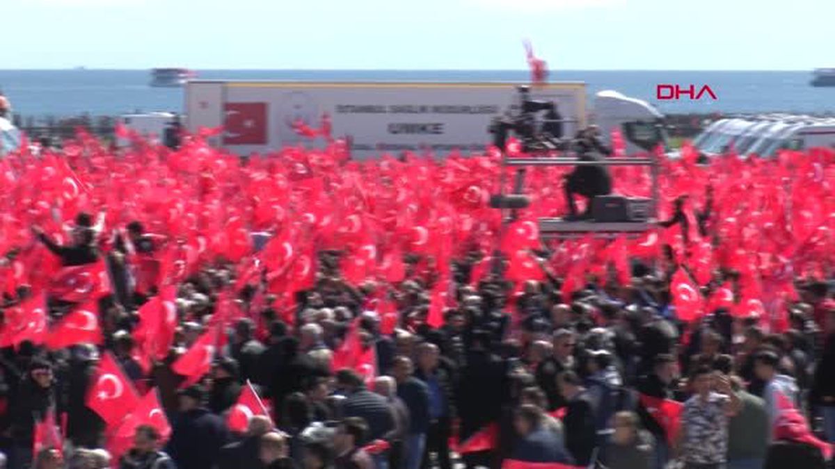 Yenikapı\'da Miting İçin Toplanmalar Sürüyor