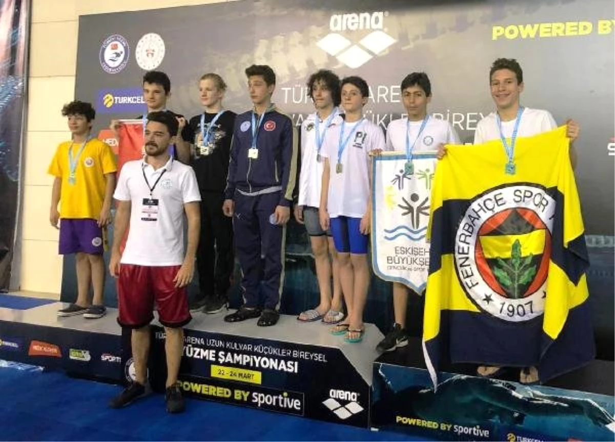 Yıldızlar Yüzme Türkiye Şampiyonası\'nda İlk Gün Sona Erdi
