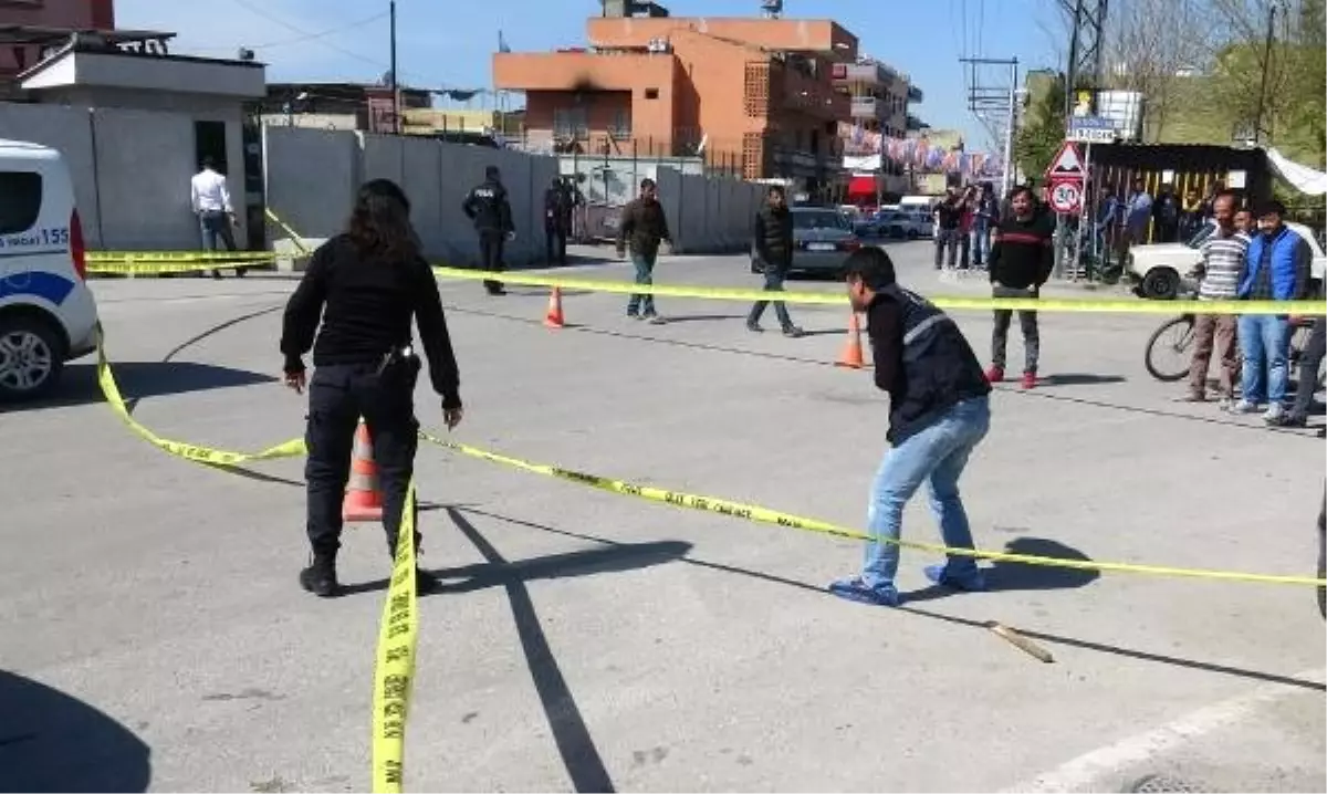 Akrabalarını Polis Merkezi Çıkışında Bacağından Vurdular