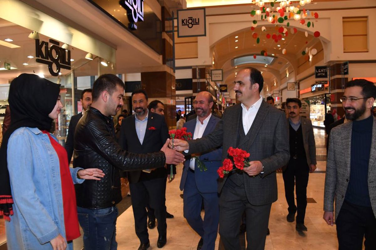 Başkan Altay Alışveriş Merkezlerinde Vatandaşlarla Buluştu