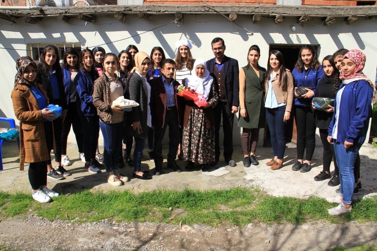 Bismil\'deki Öğrencilerden Yaşlılara Ziyaret