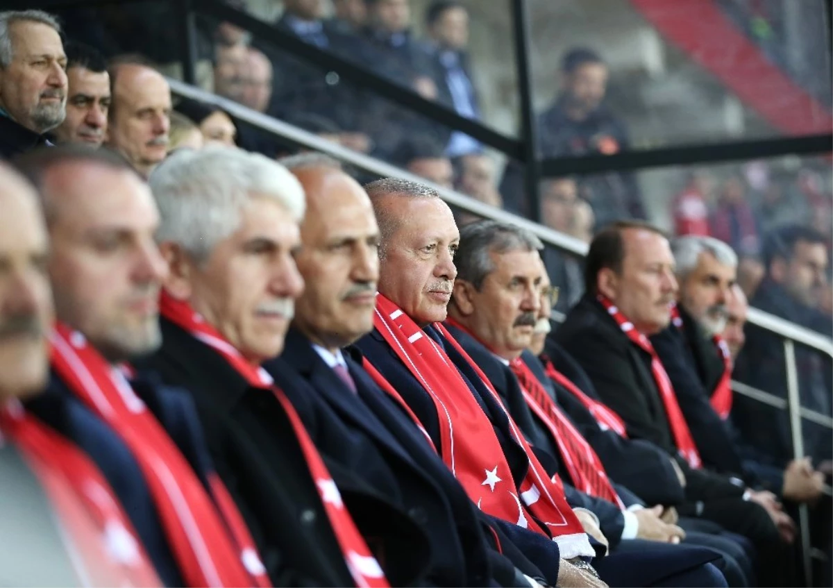 Cumhurbaşkanı Erdoğan Türkiye-Moldova Maçında