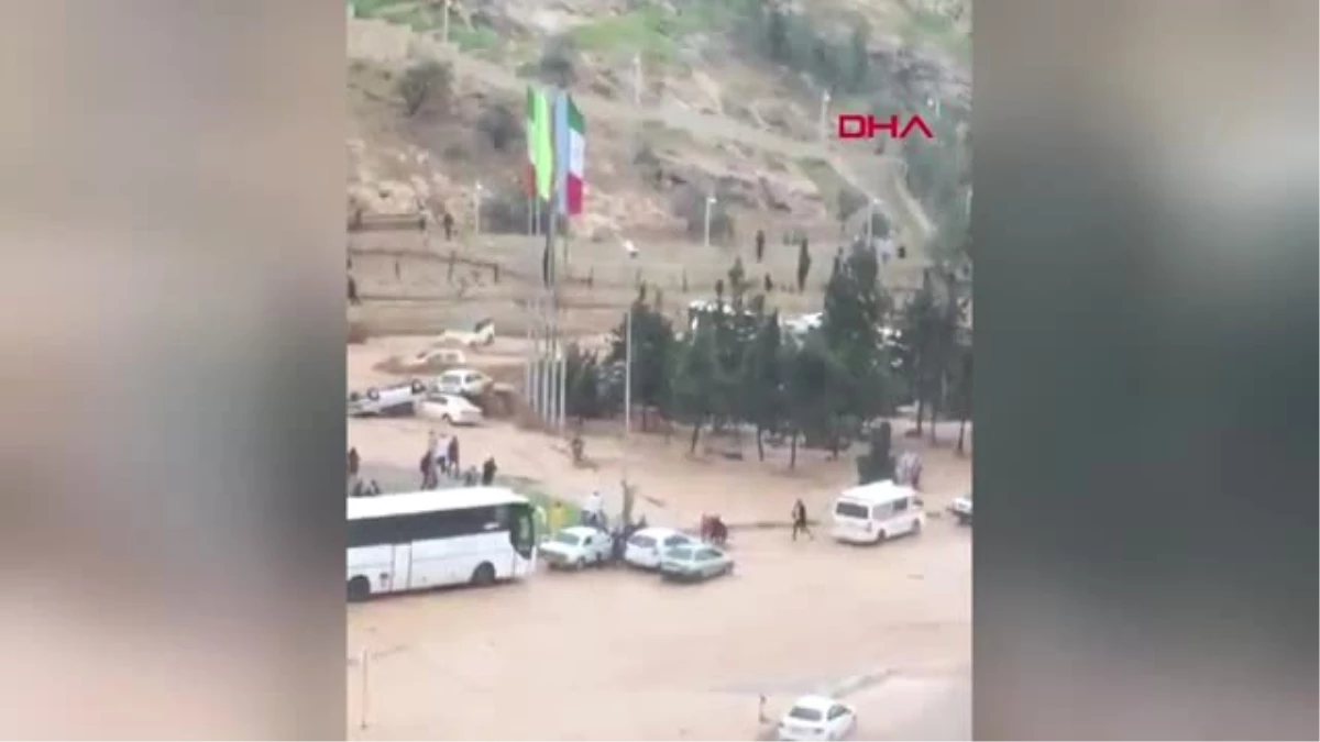 Dha Dış - İran\'da Sel 11 Can Aldı... Otomobiller Ana Yolda Sürüklendi