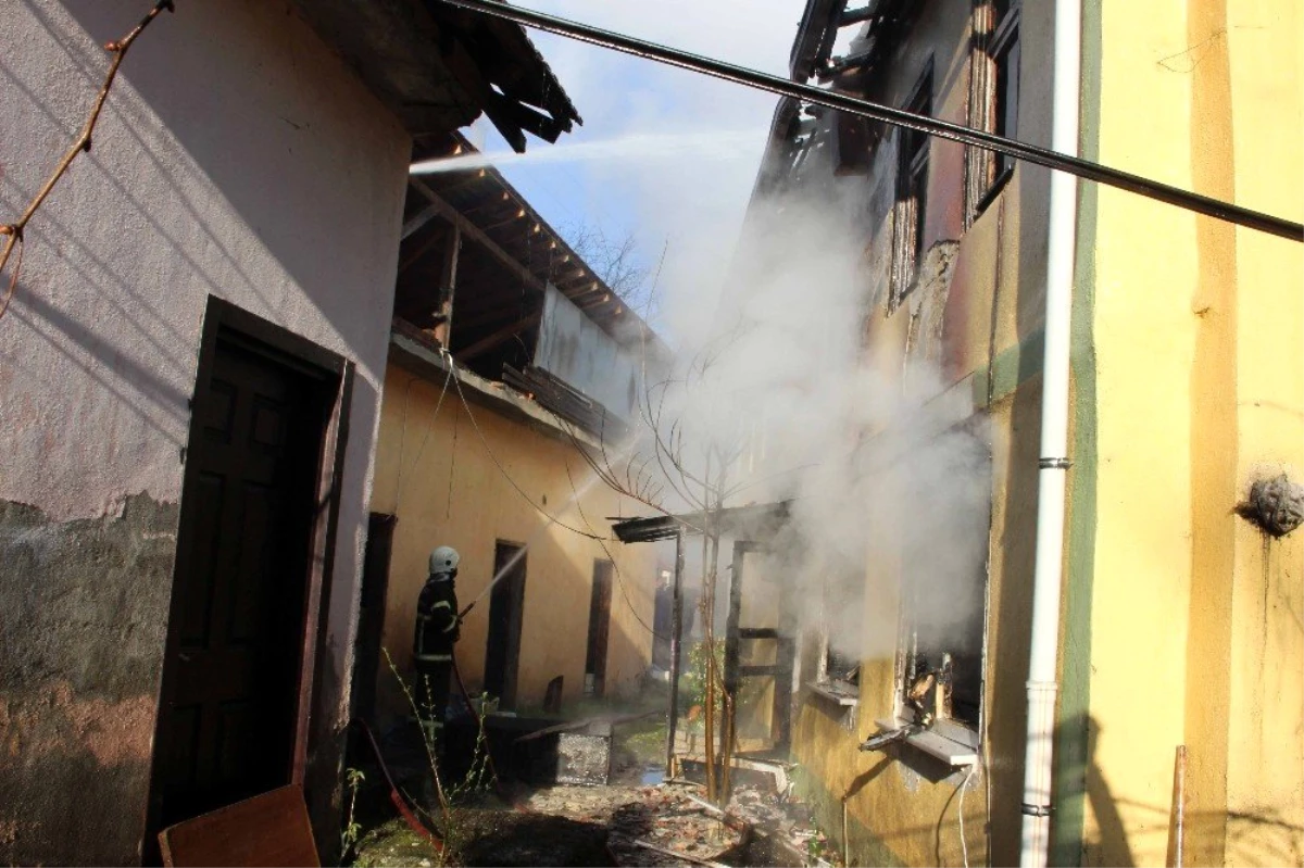 Düzce\'de Feci Yangın 1 Kişi Hayatını Kaybetti
