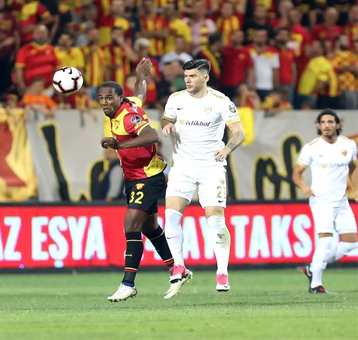 Göztepe Milli Araları Seviyor