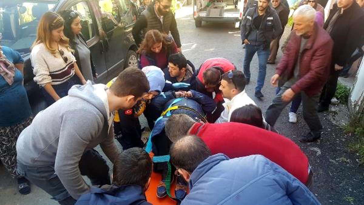 Kamyonetin Altında Kalan Kadın Ağır Yaralandı