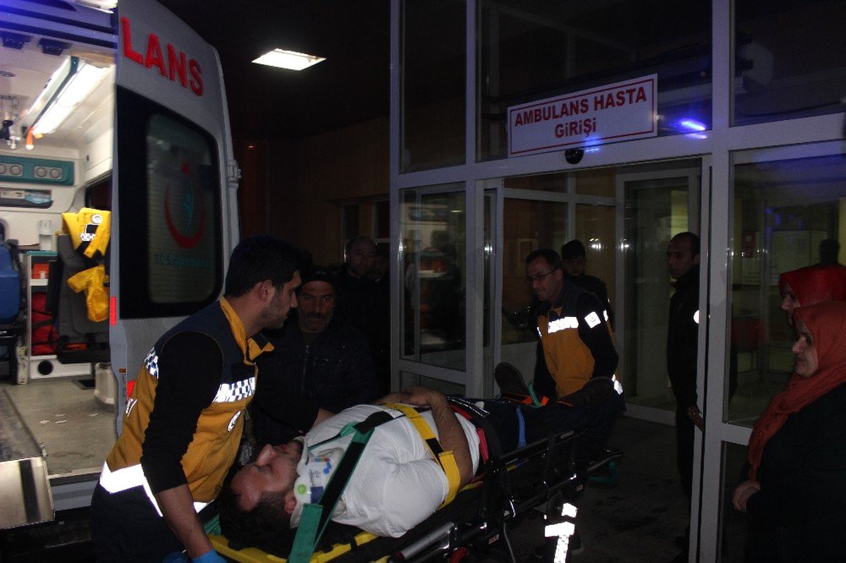 Karayolunda Buzlanma Zincirleme Kaza Getirdi: 11 Yaralı