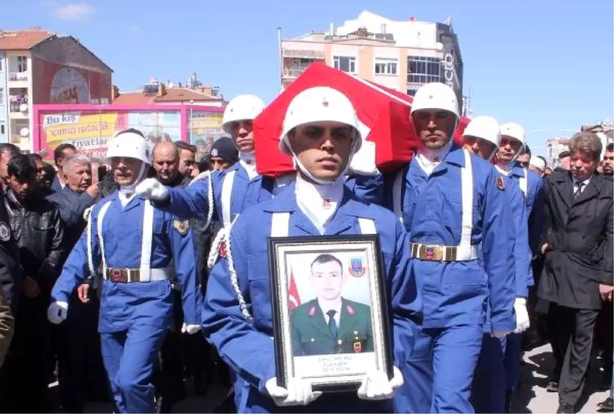 Kazada Hayatını Kaybeden Uzman Onbaşı, Toprağa Verildi