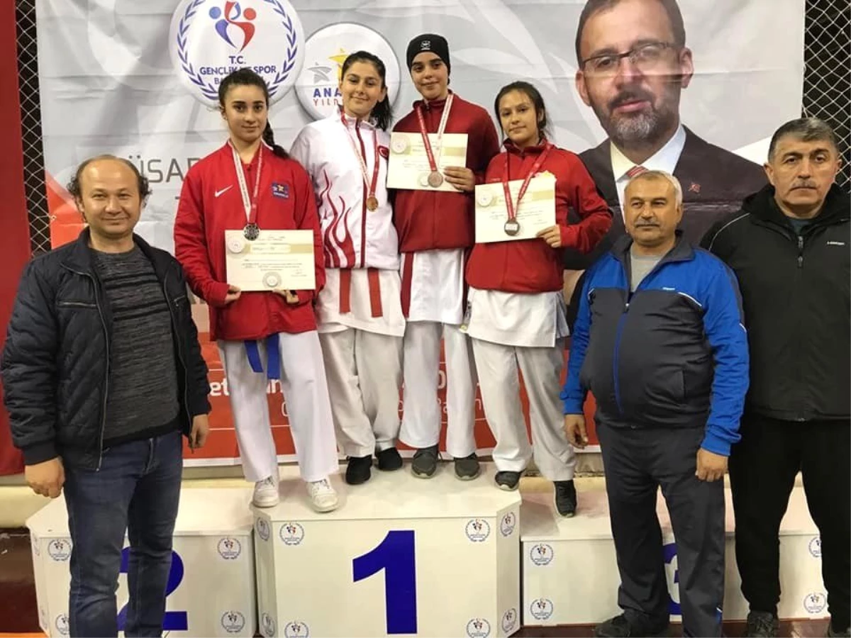 Kız Karate Takımı Türkiye Finallerine Katılma Hakkı Kazandı