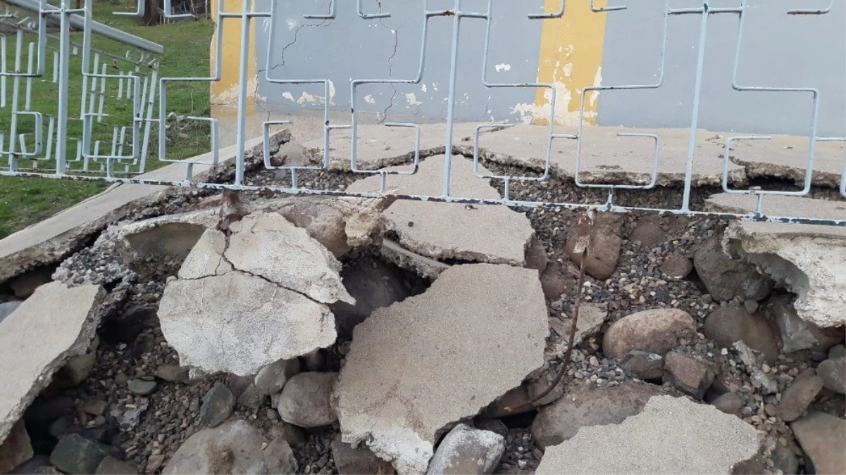 Malatya\'da Depremde Bazı Evler Hasar Gördü