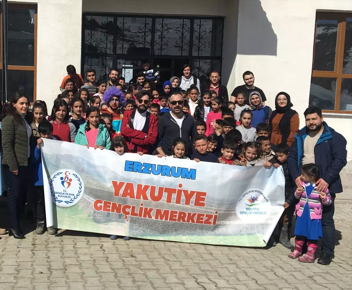 Minikler, Gönüllüler Sayesinde İlk Kez Tiyatroyla Tanıştı