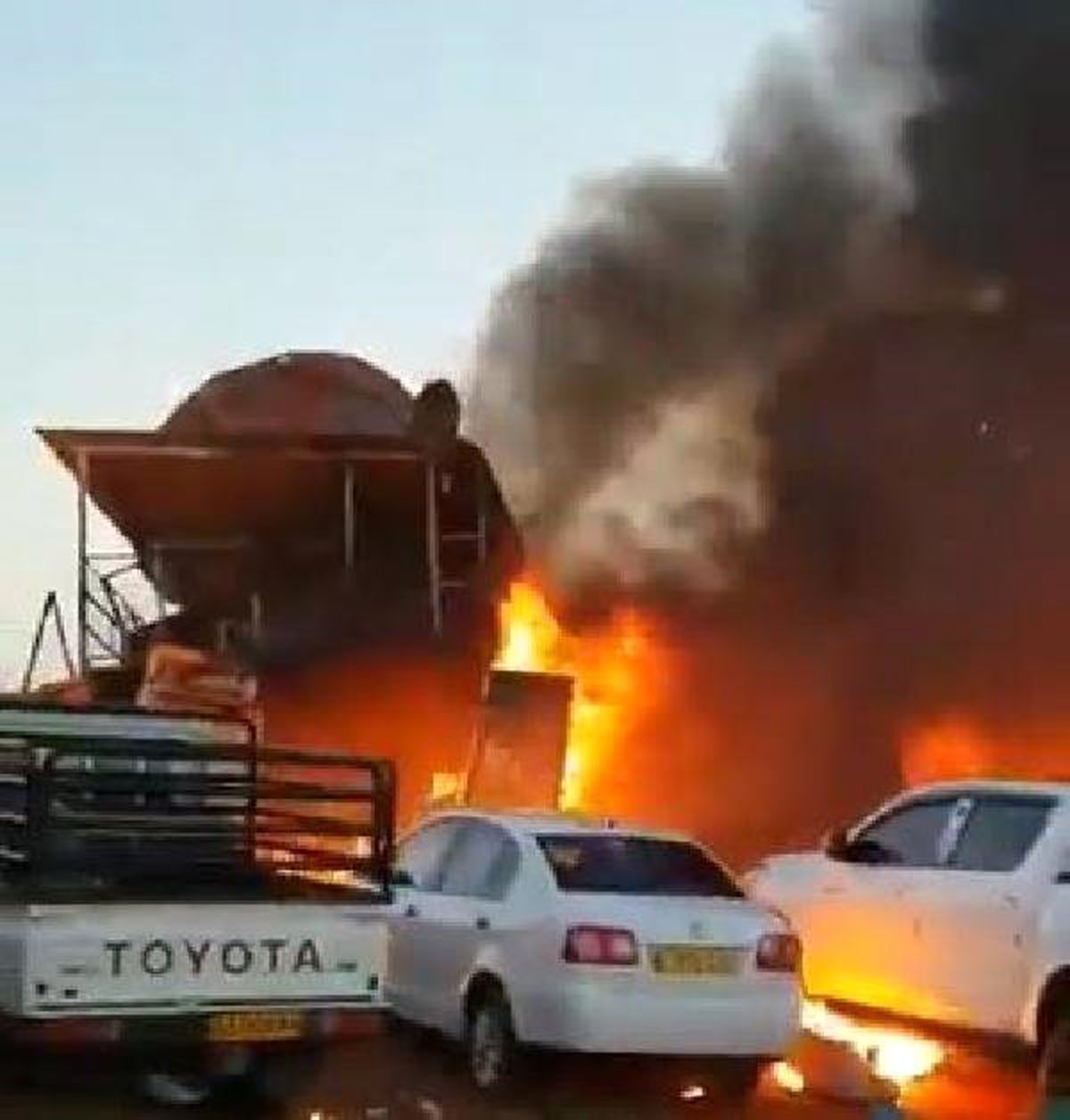 Öfkeli Pilot, Eşinin Bulunduğu Binaya Çarptı