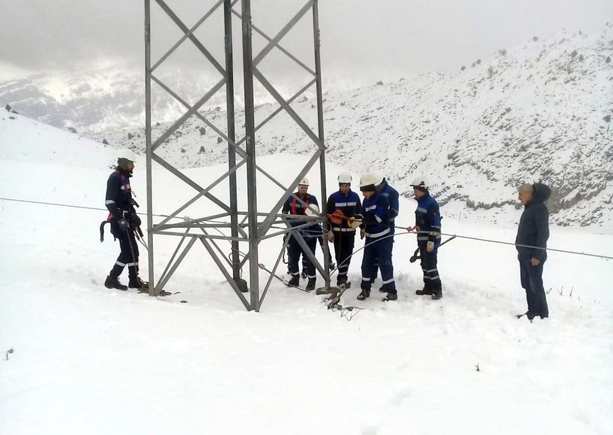 Olumsuz Hava Siirt\'te Enerji Nakil Hatlarını Kopardı