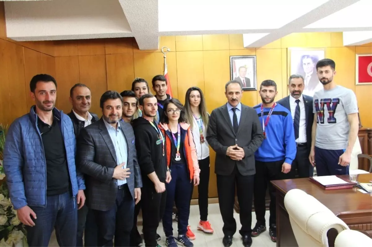 Rektör Demirdağ Üniversite Sporcuları ile Bir Araya Geldi