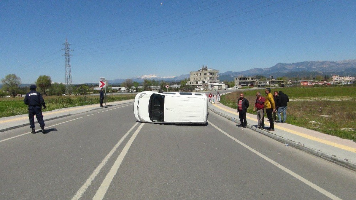 Şelale Yolunda 50 Metre Arayla İki Trafik Kazası: 2 Yaralı