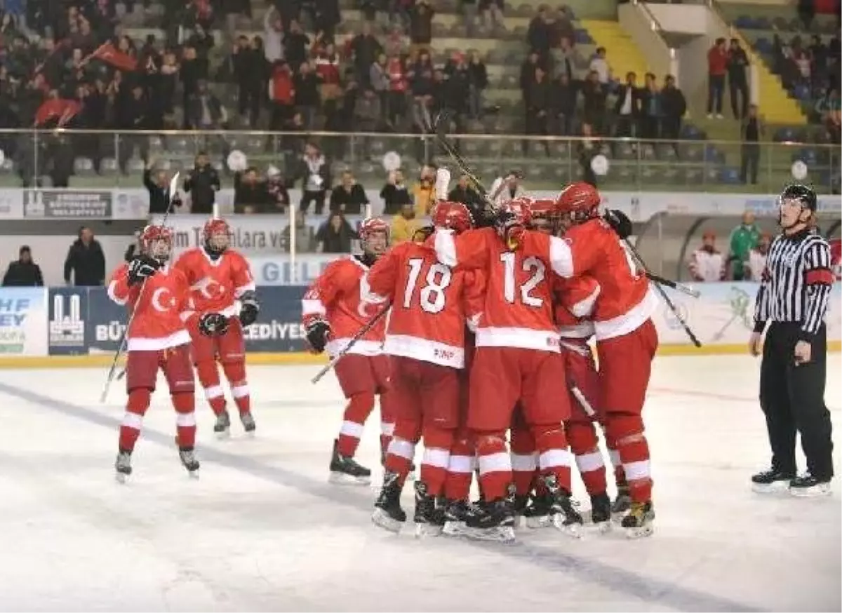 Türkiye Genç Erkek Buz Hokeyi Milli Takımı, Meksika\'yı 4-0 Mağlup Etti