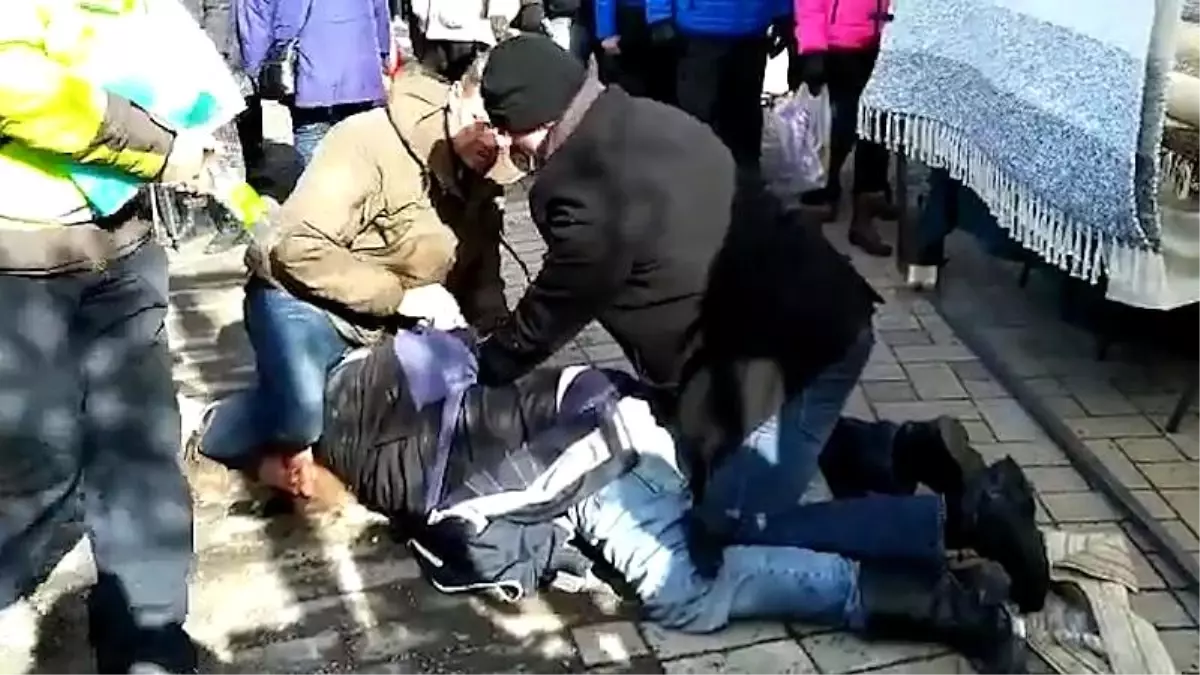 Video: "Odin\'in Askerleri"Nden Finlandiya Dışişleri Bakanı Timo Soini\'ye Saldırı