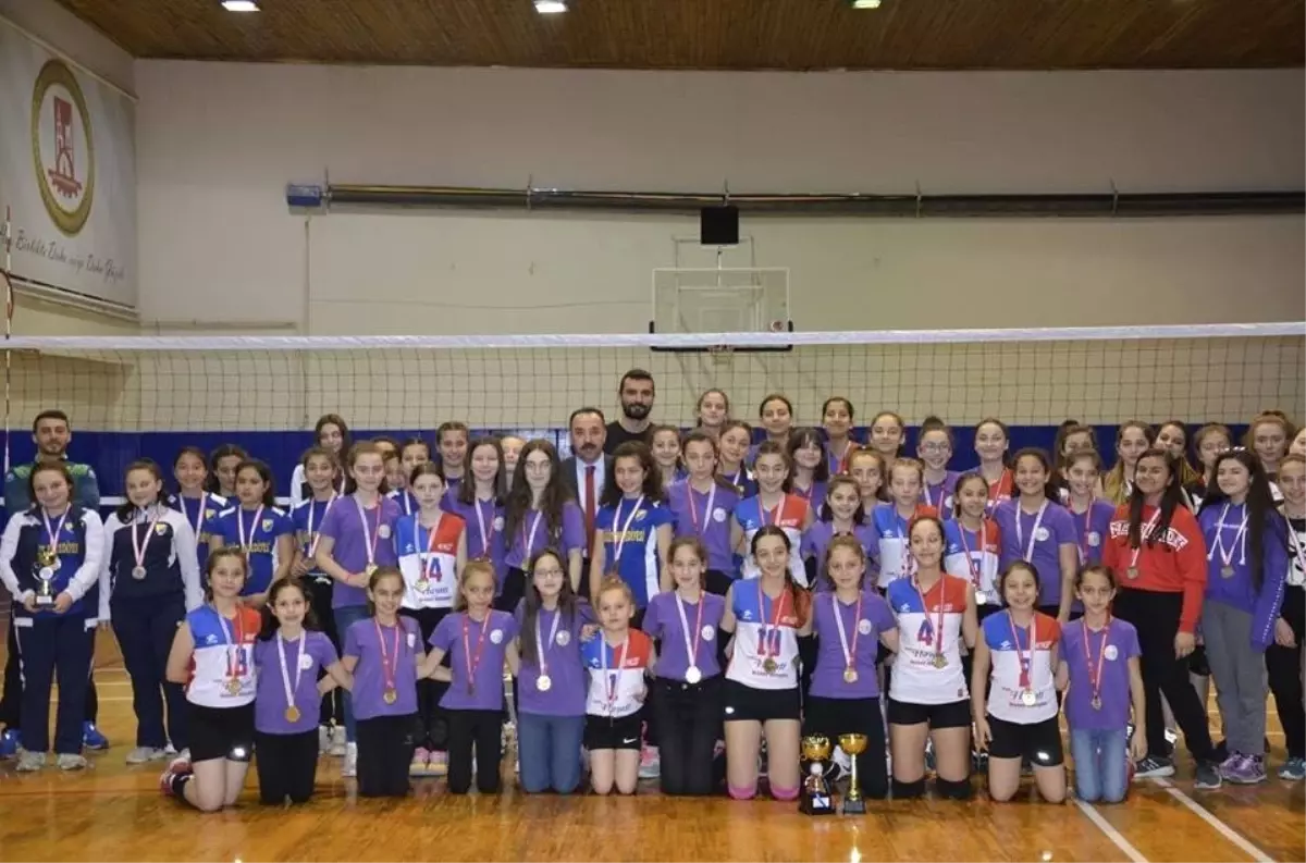 Voleybol Midiler ve Küçükler İl Birinciliği Müsabakaları Sona Erdi