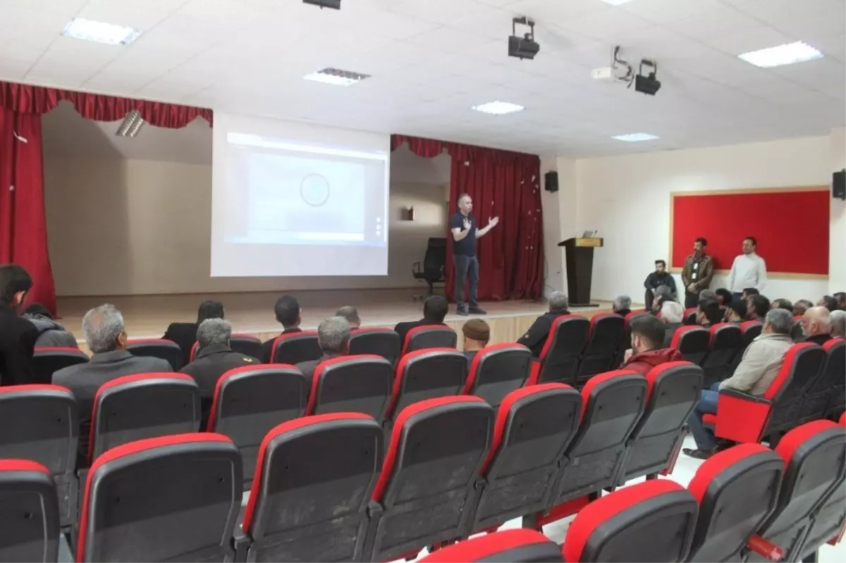 Yavuzeli\'nde Sandık Başkanlarına Seçim Eğitim Semineri Verildi