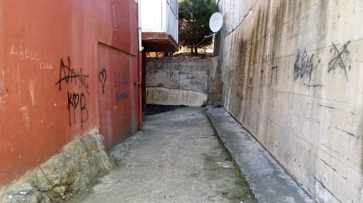 6\'ncı Kattan Düşen 1,5 Yaşındaki Bebek Yaşam Mücadelesi Veriyor
