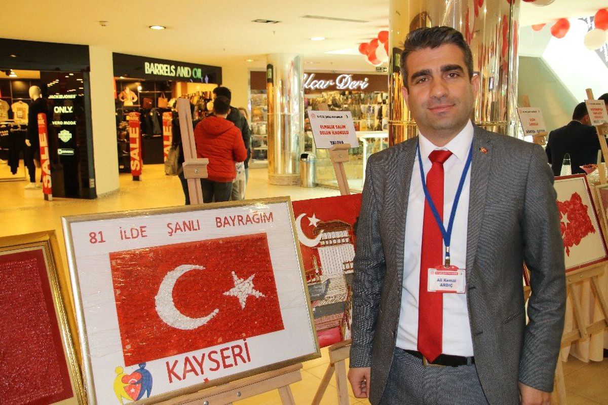 81 İlden 81 Değişik Bayrak Sergilendi