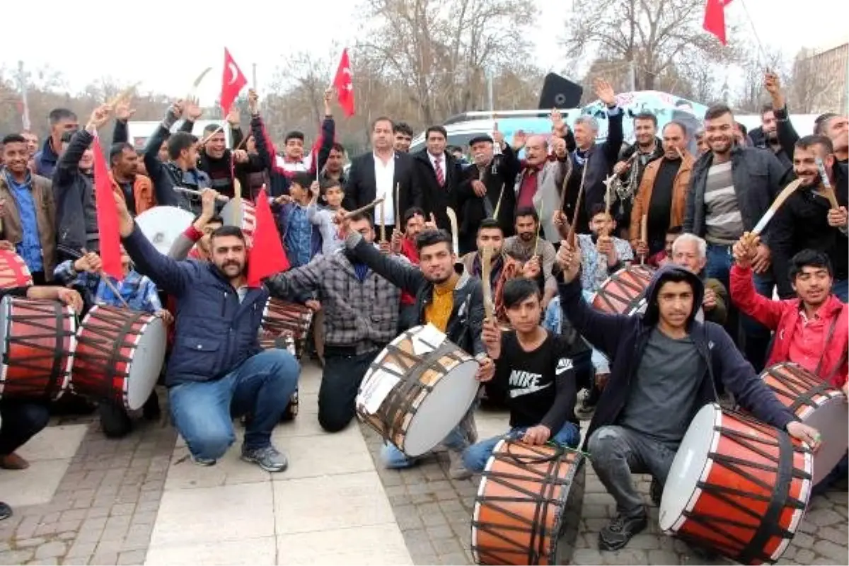 Bağımsız Adaydan Davul-zurnalı Miting