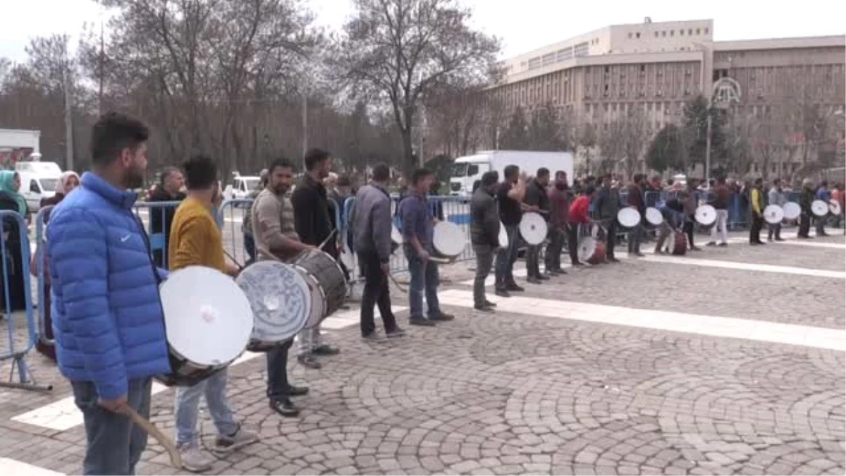 Bağımsız Adaydan Davullu Zurnalı Propaganda