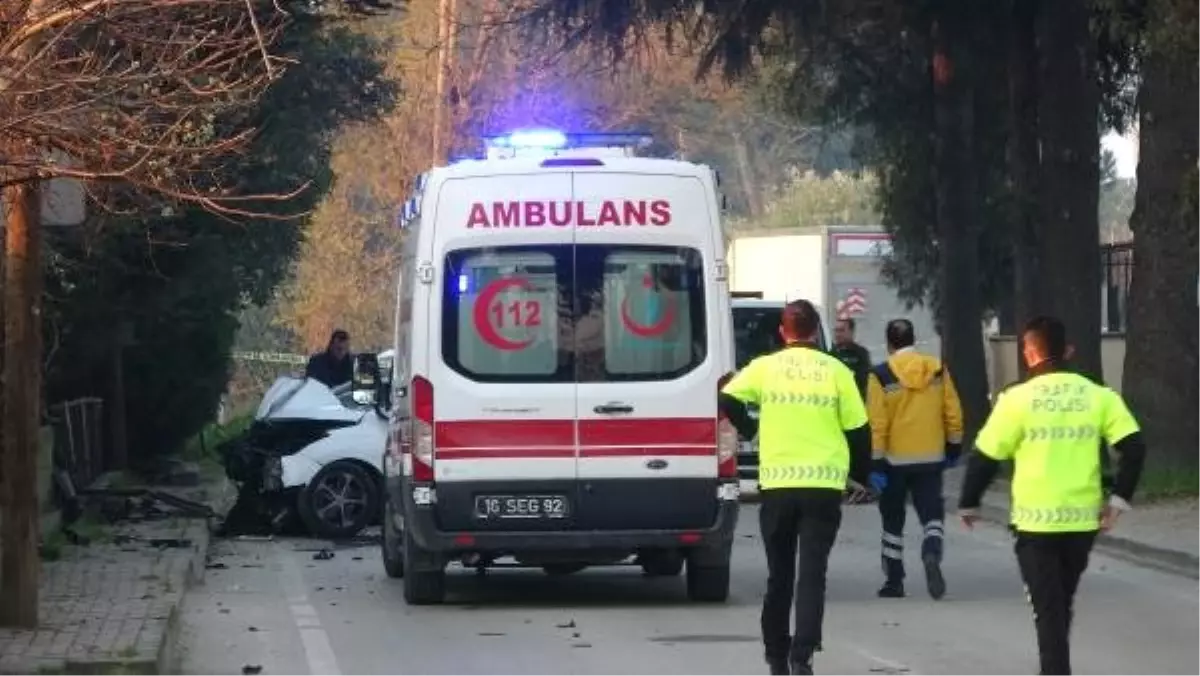 Bahçe Duvarına Çarpan Otomobilin Sürücüsü Öldü