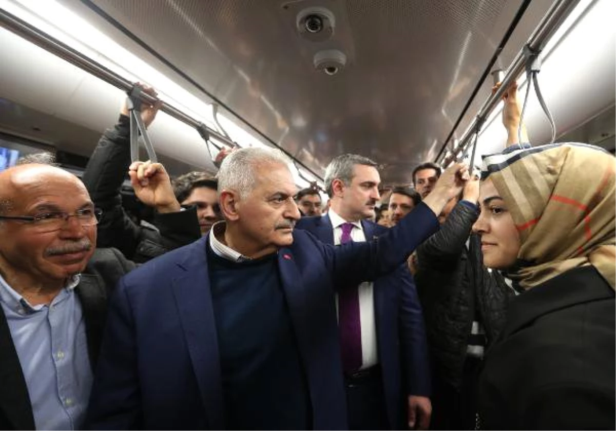 Binali Yıldırım, Ümraniye Mitingine Metroyla Gitti