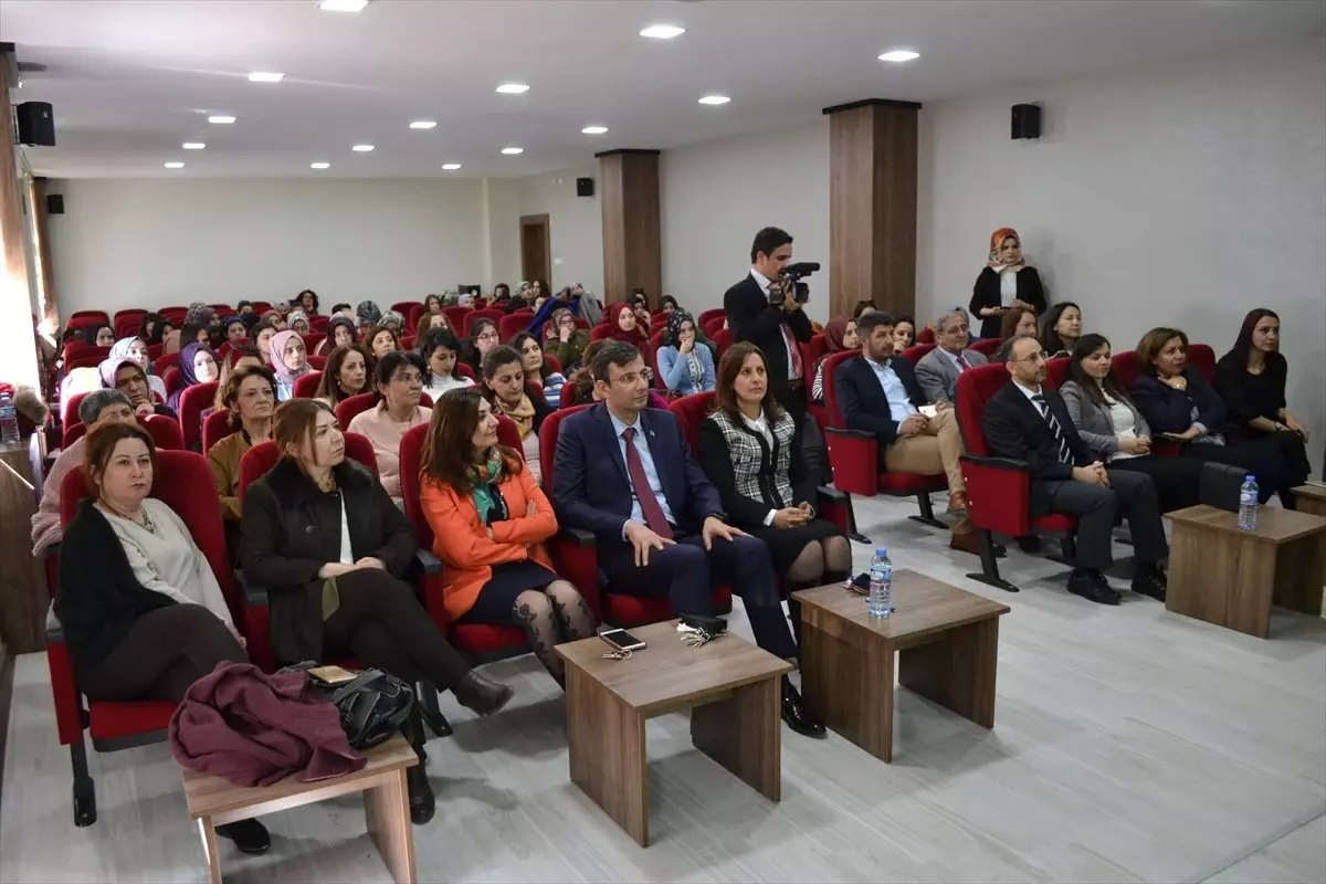 Cü\'de "Sağlık Yaklaşımında Kültürel Tevazu" Semineri Düzenlendi